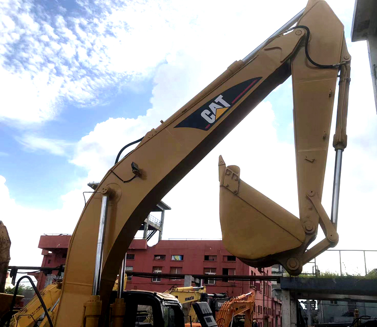 Original Japan Used Excavator CAT320 CAT320C with 21115KG Operating Weight in Shanghai