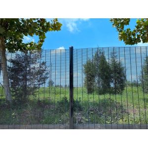 Farm Anticlimb Fencing And Gate With 358 Welded Mesh Panel
