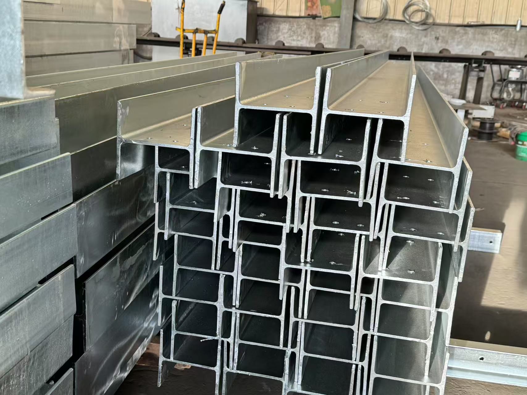 Hot Dip Galvanized H Section Steel Anti Rust High Performance Structural H Beam