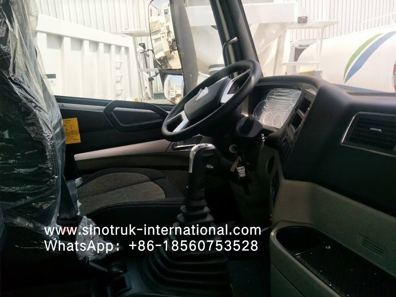 HOWO N7 Cab LHD 12wheels 8X4 400HP Dump Truck For Mining U Type