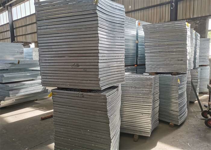 Driveway Platform Steel Grating Walkway 120mm High Zinc Coating