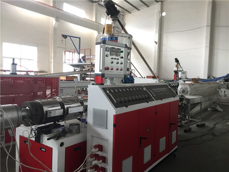 SJZ65/132 Extruder PVC Pipe Making Machine with 8 kg Capacity