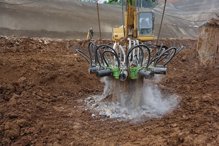 Round Concrete Pile Breaking Machine Hydraulic Pile Breaker For Excavator