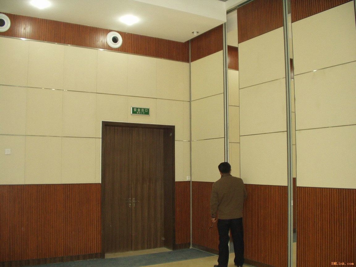Operable Wooden Acoustic Partition Wall For School , Classroom and Hotel