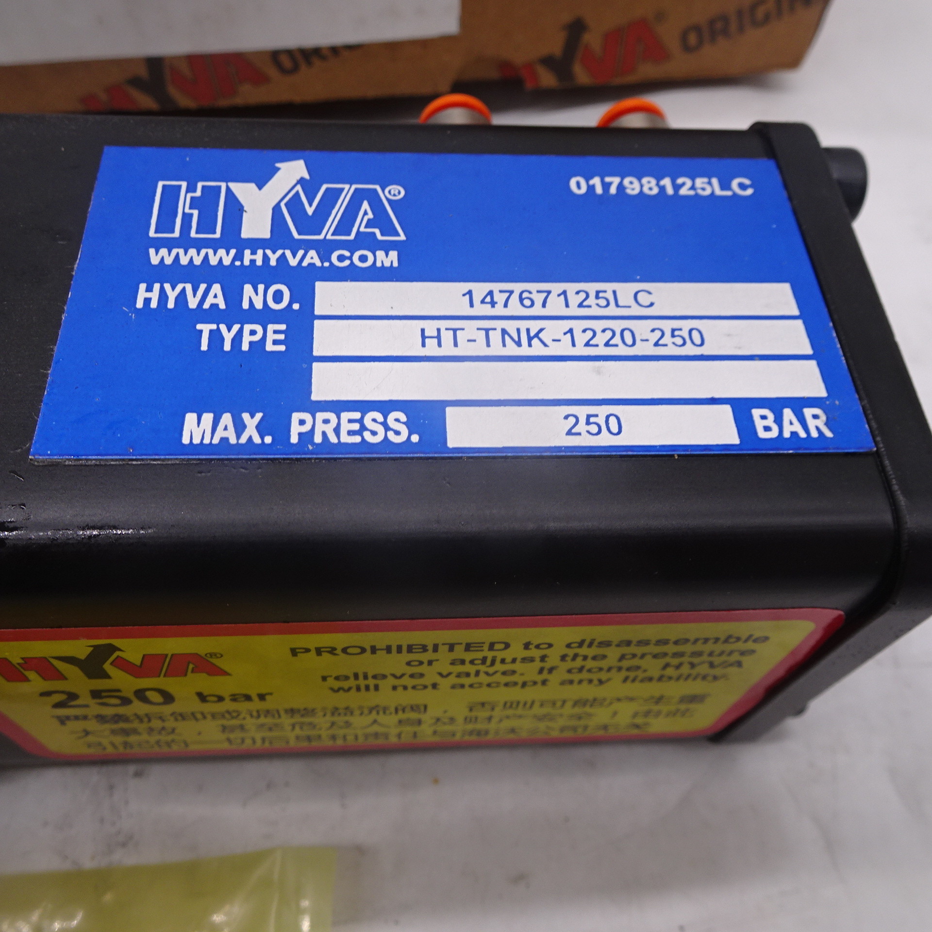 01798125LC Original Hydraulic distribution valve 14767125LC For SHACMAN selector valve lift valve HT-TNK-1220-250
