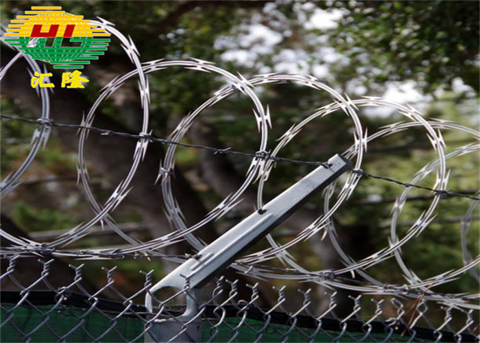Outdoor Clipped 2.5mm Razor Concertina Barbed Wire Galvanized Steel Antiwear