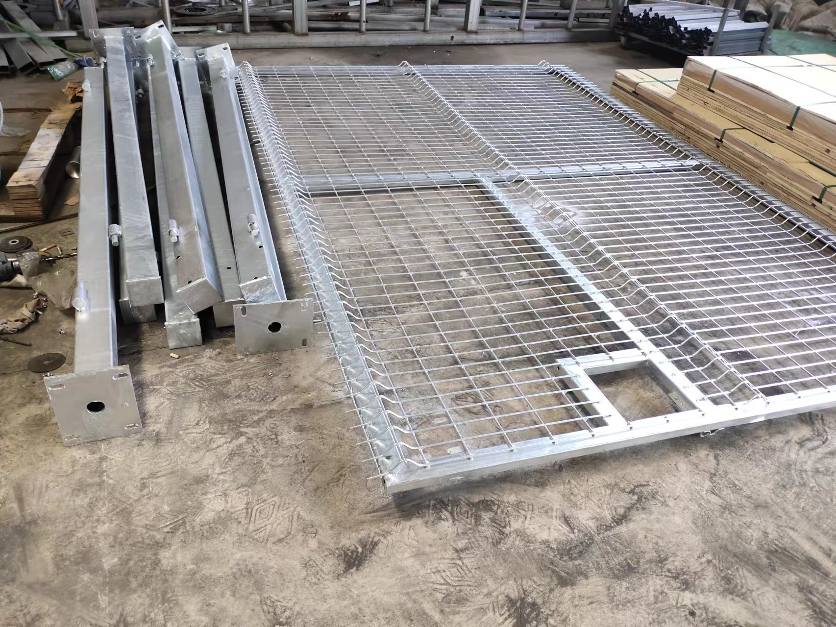 hot dipped galvanized curved mesh fence gates