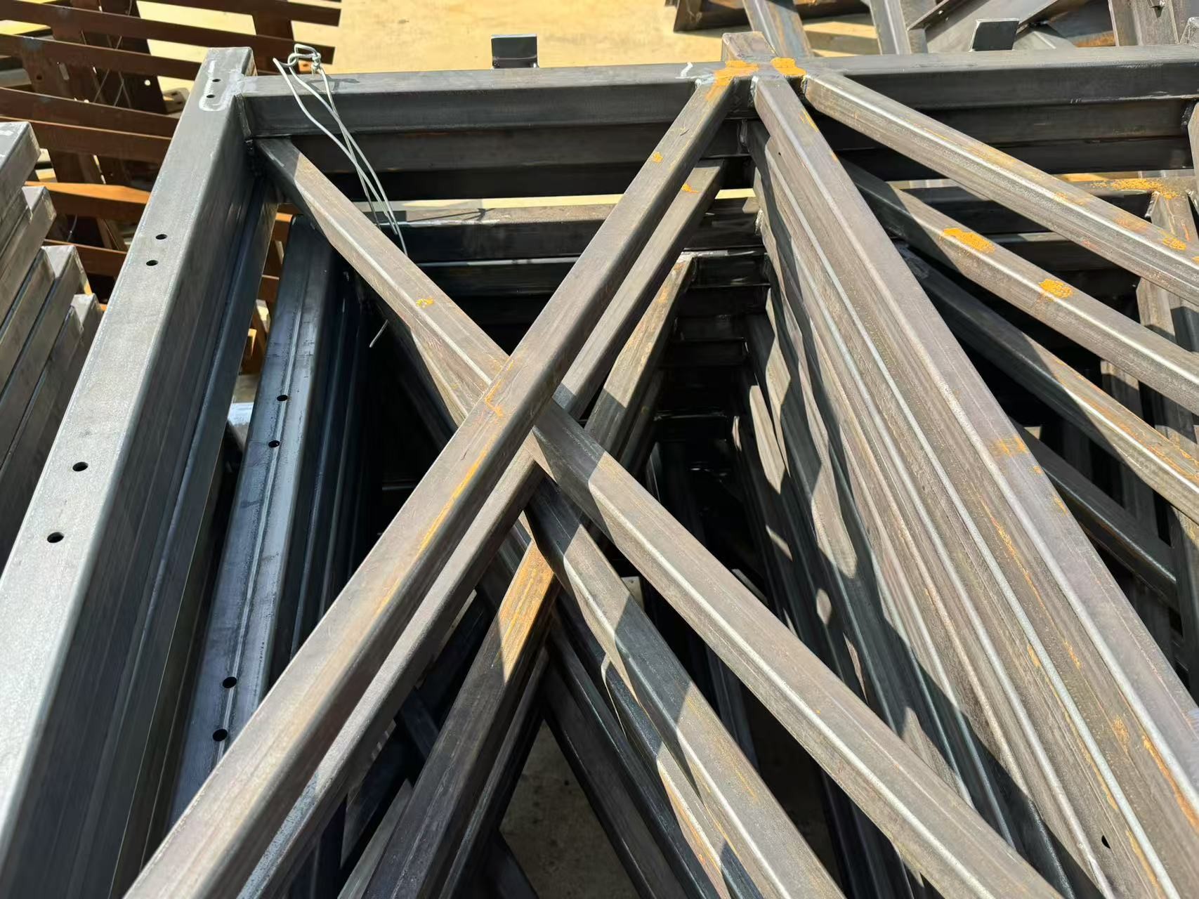 Customizable Structural Steel Components Pre Fabricated Steel Beams Columns For Residential Commercial Construction Projects