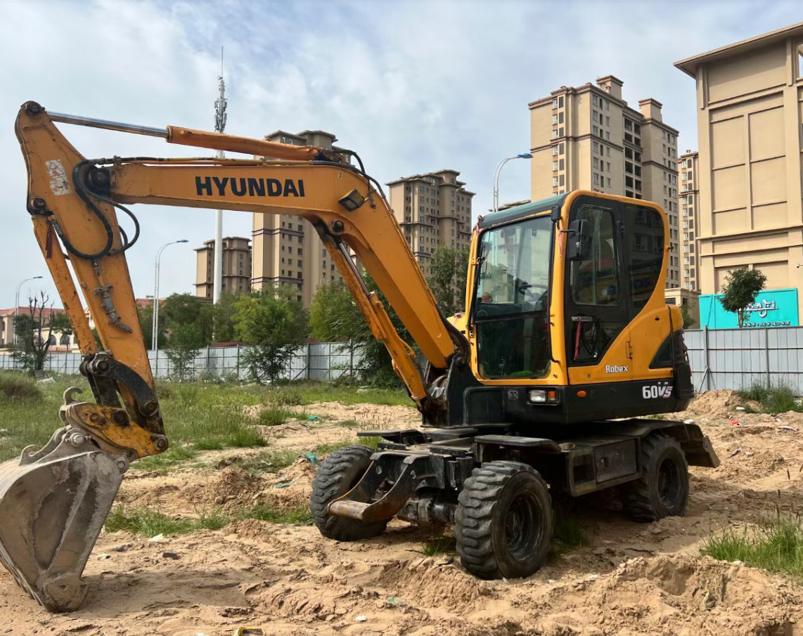 Good Condition 6 Ton Used Excavator Hyundai Wheel Excavator 60VS On Sale