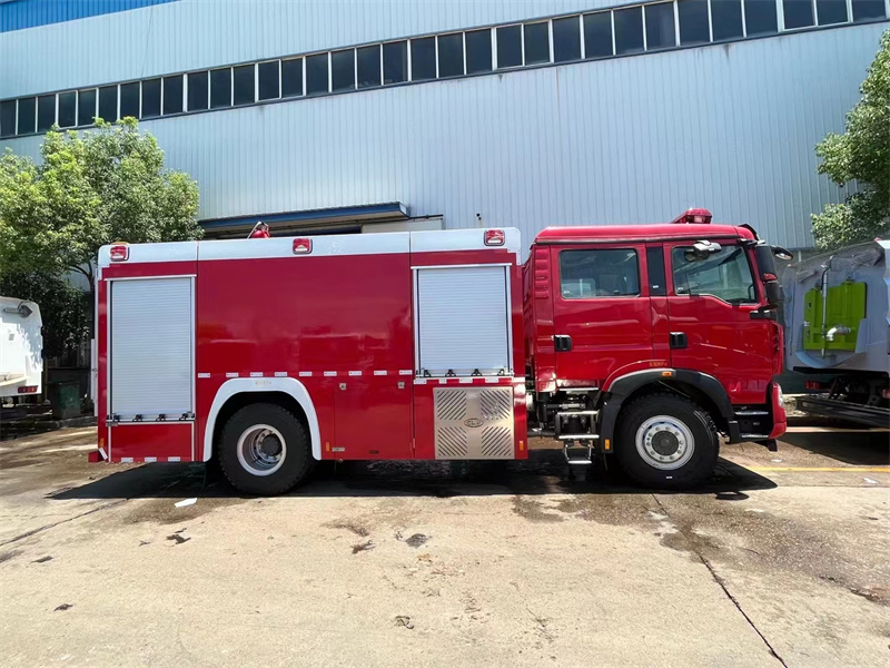 HOWO 8.1 Ton Holding 2+4 Person Discharge 50L/s Shooting Height 60m Speed 90km/h 4X2 Emergency Rescue Fire Truck