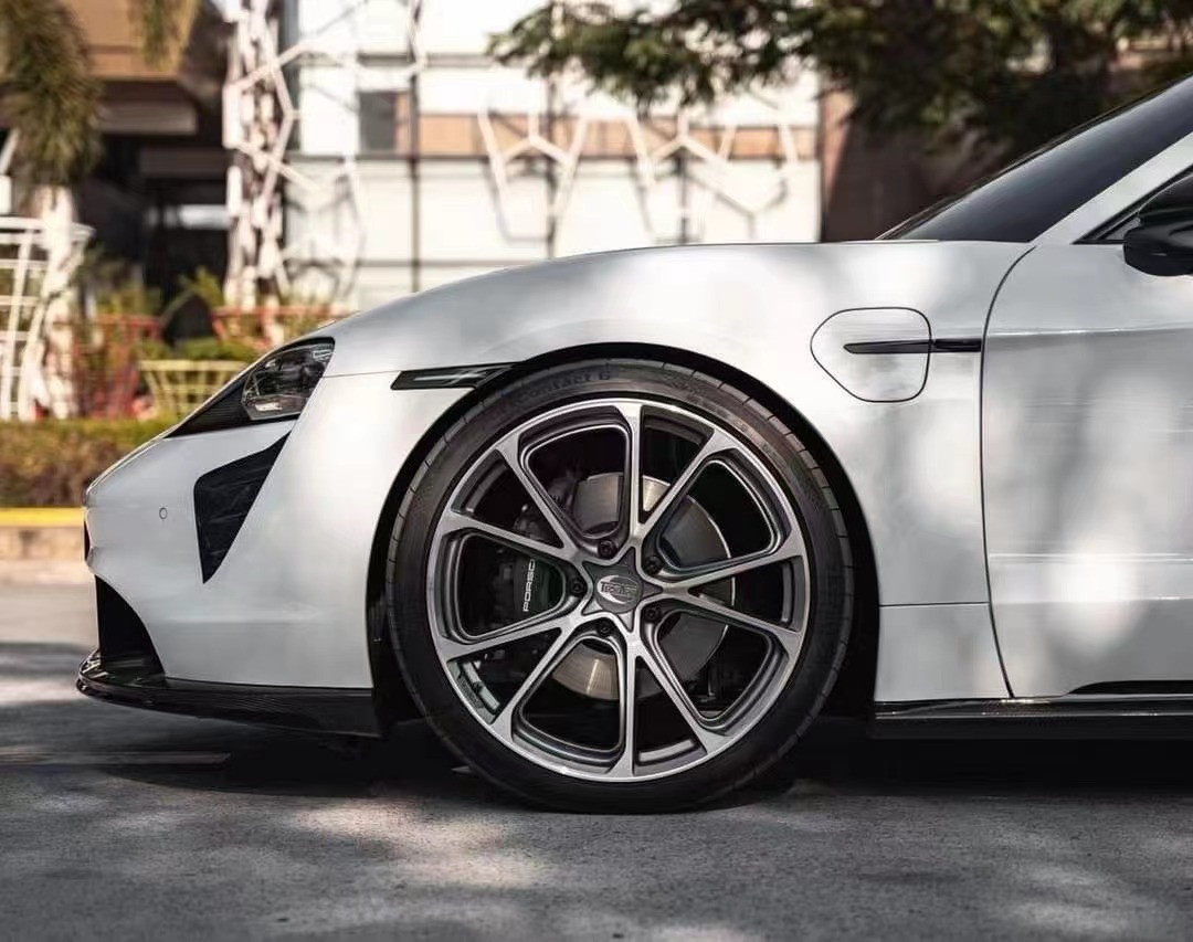 For Porsche Taycan Carbon Fibre Body Kit Taycan Upgrade Tech Style Carbon Fiber Front Lip Diffuser Spoiler Side Skirt Body Kit