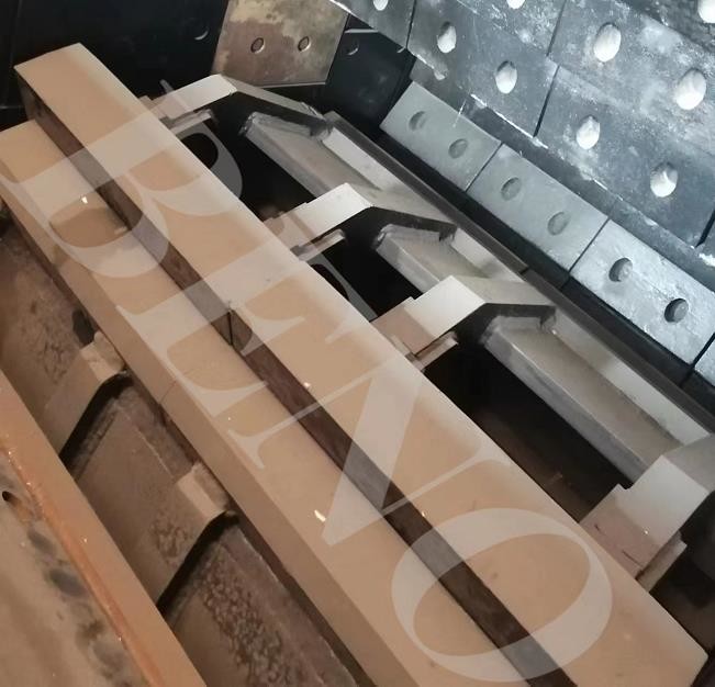 Small Stone Hard Rock Horizontal Shaft Impact Crusher 90 To 200 TPH Output