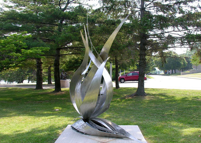Beautiful Tulip Flower Stainless Steel Sculpture In Water , Matt Finish