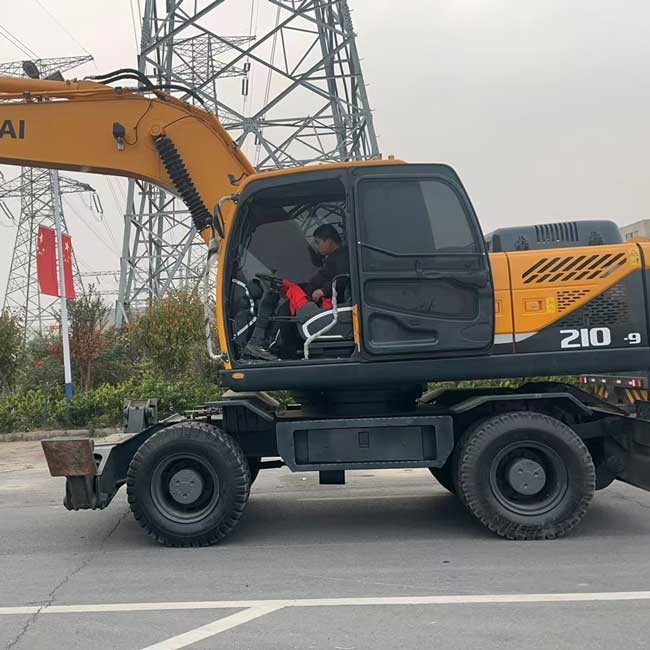 Hyundai R210-9 Wheeled Excavator with 0.91m³ Bucket Mid Size Used Excavator