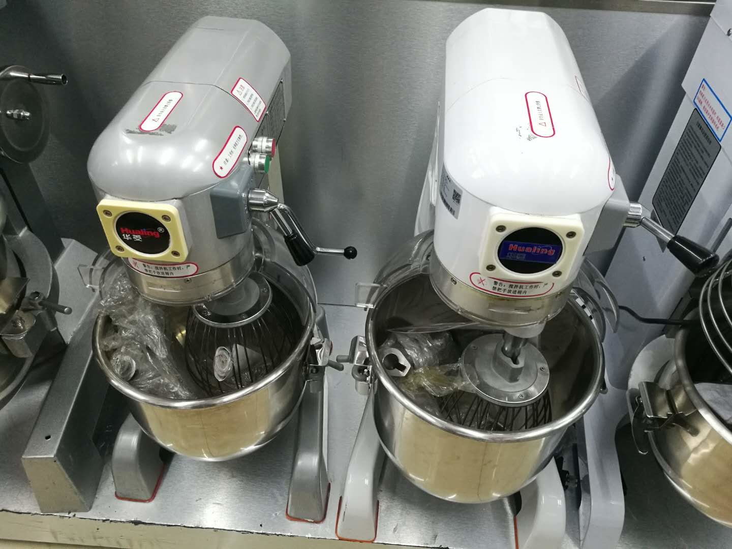 20L Planetary Egg Beater And Dough Kneader Food Process Machine Three Mixing Accessories Single Speed