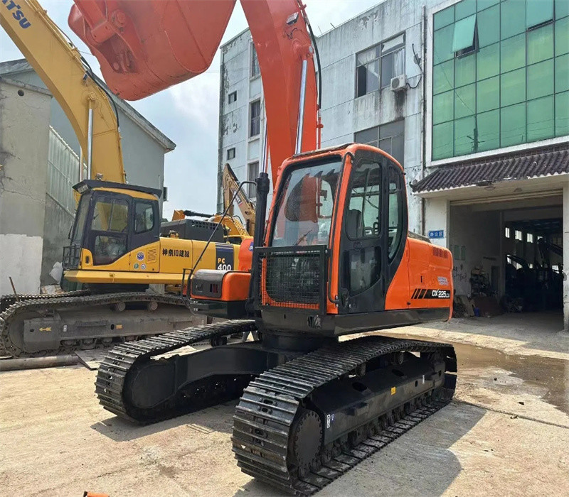 Orange Used Wheel Excavator DX225LC Doosan Backhoe Used Excavator