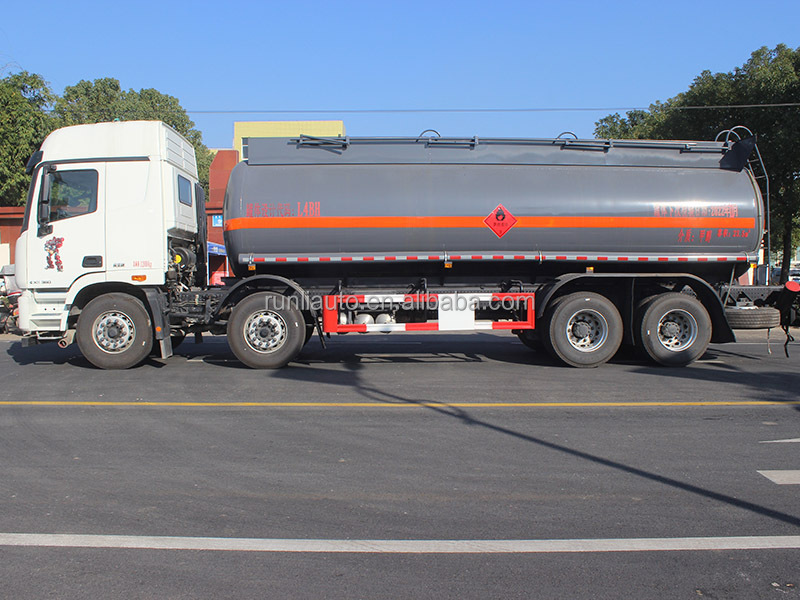 FOTON AUMAN 8x4 24.68cbm Chemical Tank Truck For Flammable Fluid Methanol Ethanol