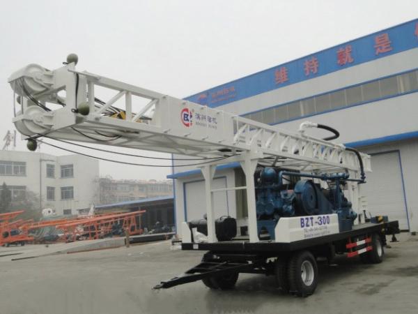 97KW Diesel Pile Drilling Machine , 300m depth Trailer Mounted Water Well