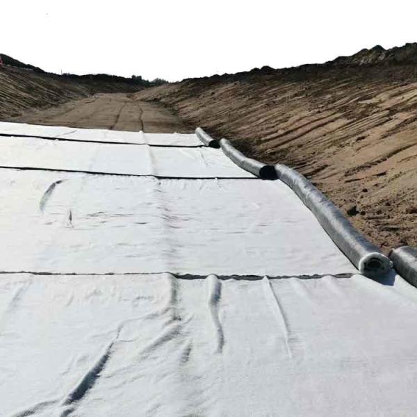 White Geosynthetic Clay Liner for Waterproofing Municipal Water Conservancy