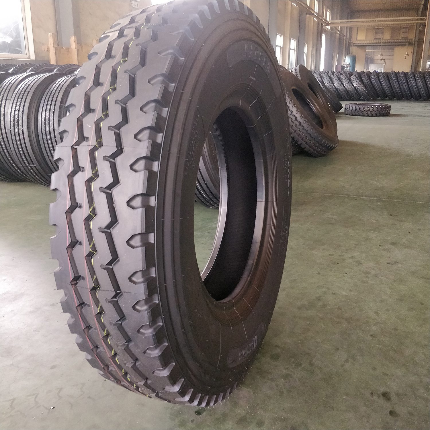 65R22.5-20PR Light Duty Truck Tires AT560 Small Truck Tires