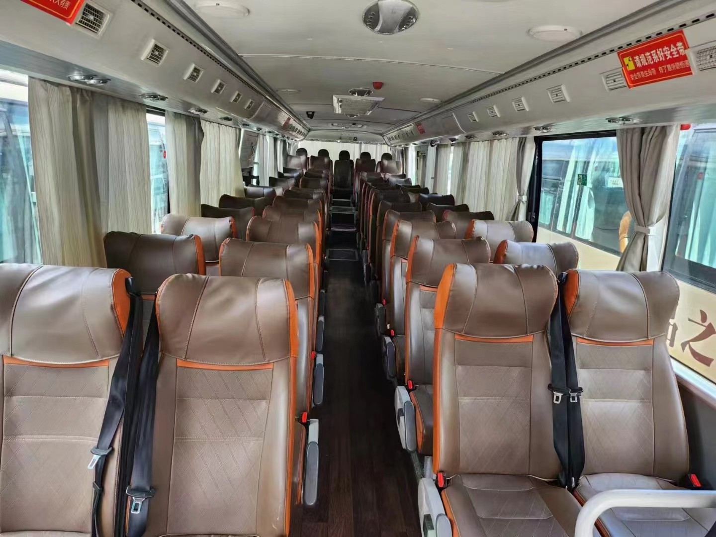 Second Hand Tourist Bus 52 Seats 2020 Year Yutong Shuttle Bus ZK6125 Champagne Color