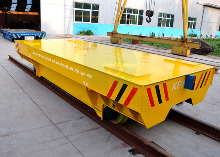 Battery powered trolley handling cargo from bay to bay transfer flat cart