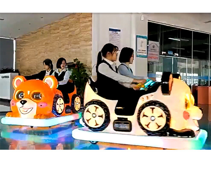 5km/h Animal Kids Bumper Car Amusement Park Electric Car With Blowing Bubble