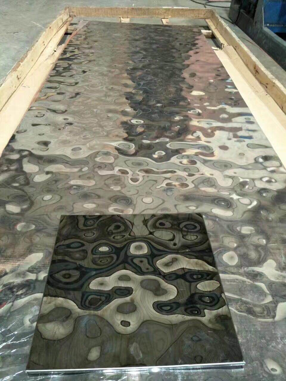 2019 Hot Sale 304 Water Ripple Finish Stamp Punch Stainless Steel Sheet From Foshan Factory