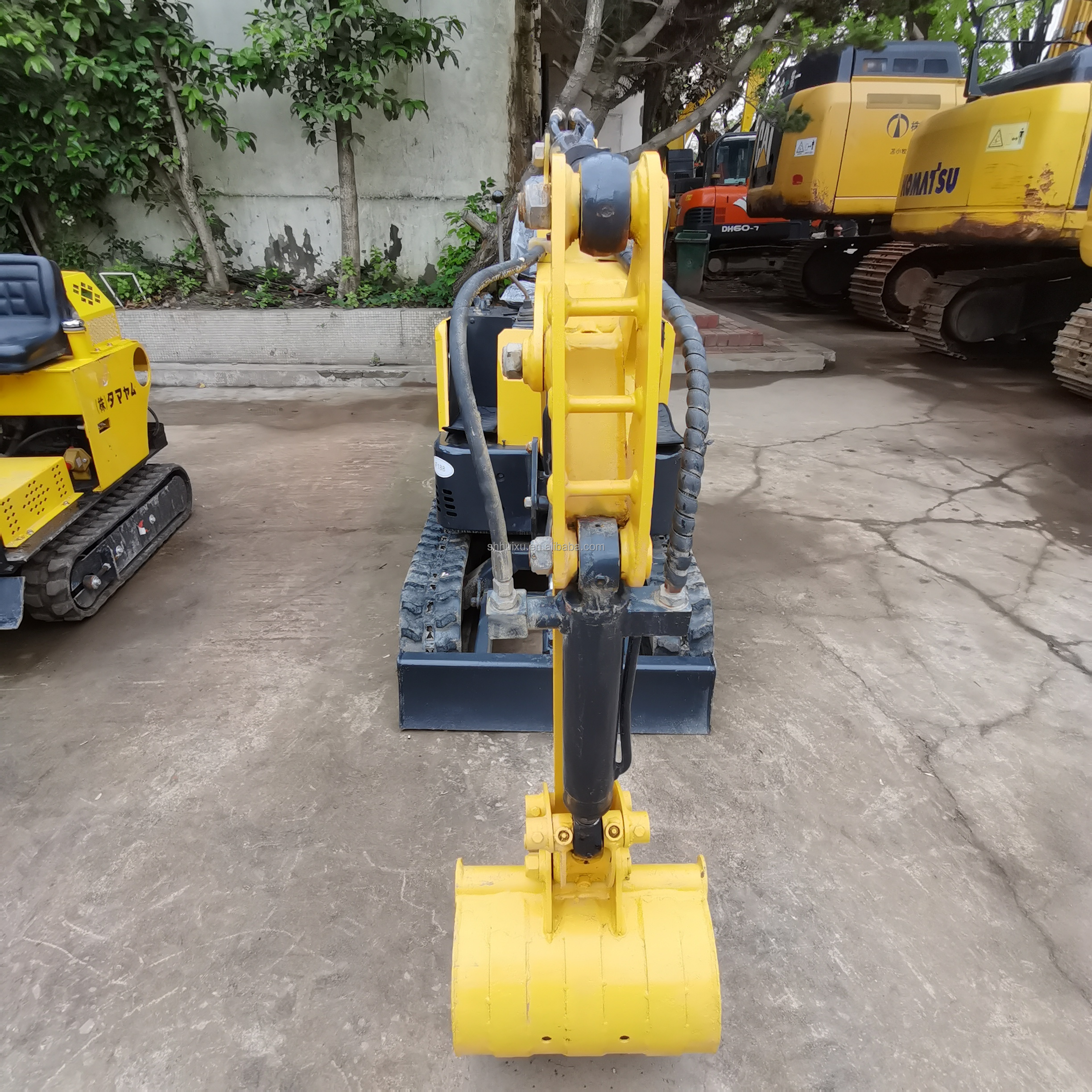 Kobelco SK200 Cheap price Kobelco 10 second hand hydraulic crawler excavator Japan origin Used mini digger