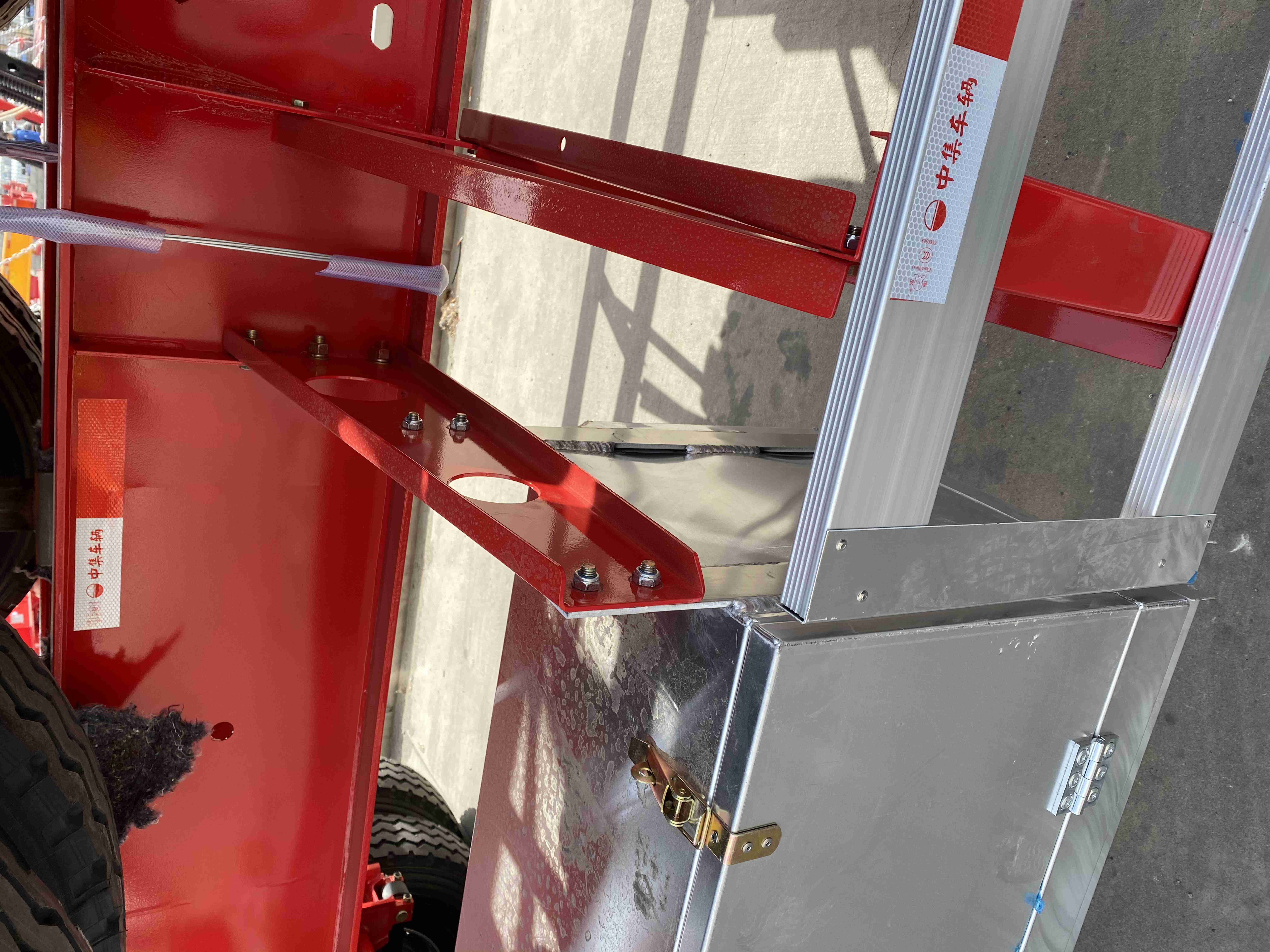 Maximum Load Capacity of 50T Truck Trailer's Semi-Trailer for Container Transport