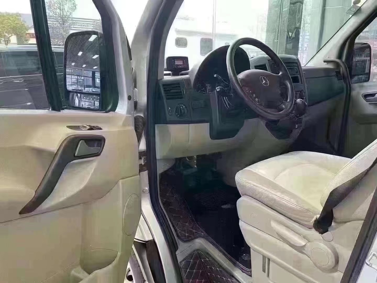 Second Hand 17 Seater Minibus Original Diesel Engine Used Benz FA6710 Multi-Purpose Vehicle