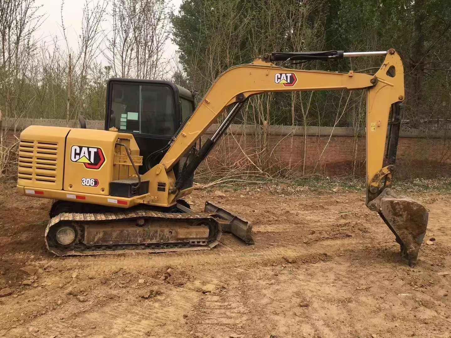 used mid sized cat excavator , Ready for all your tasks . Welcome to Inquire