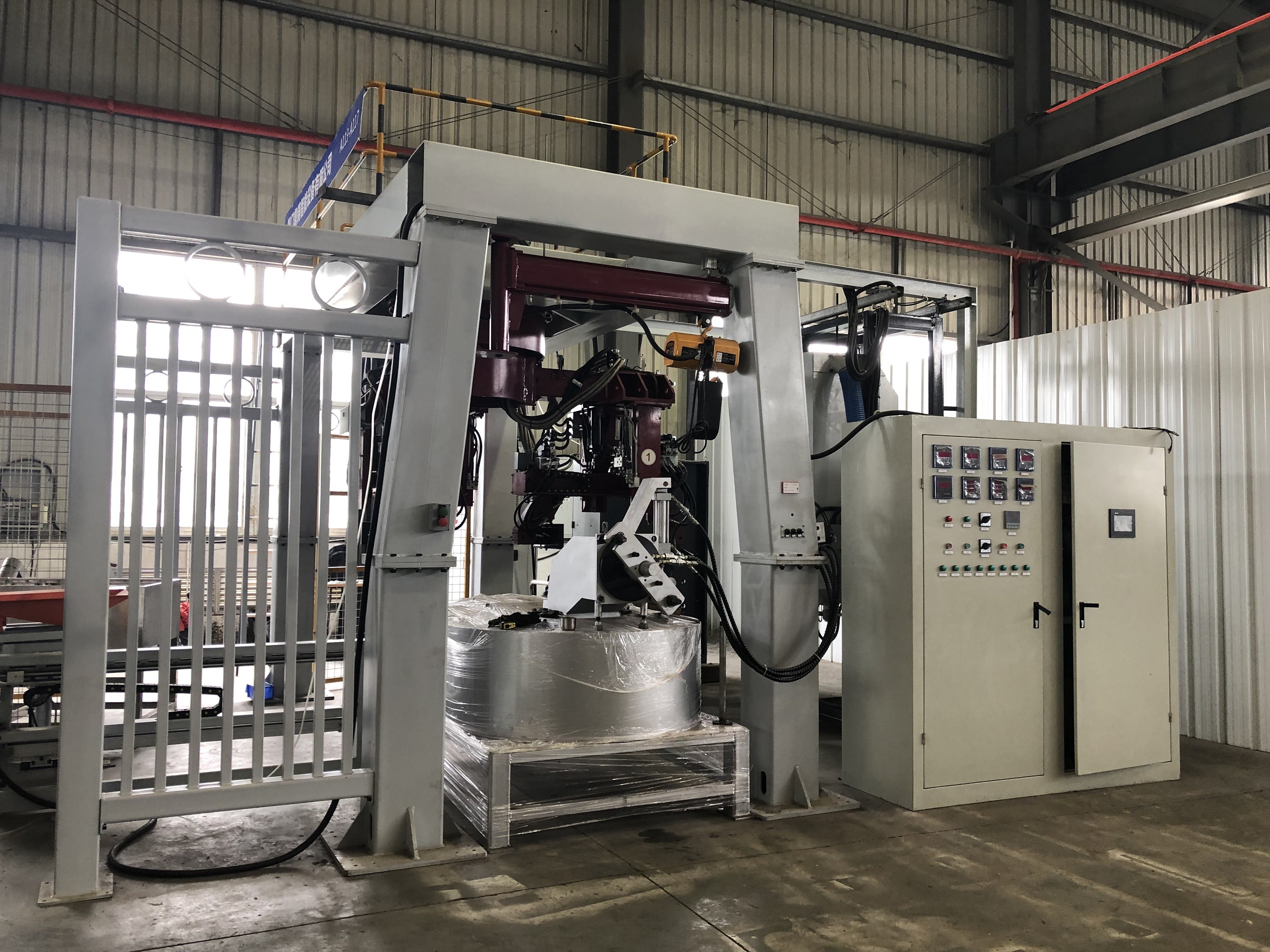 Automatic Pouring Low Pressure Casting Machine For Hardware Industry Brass Faucet