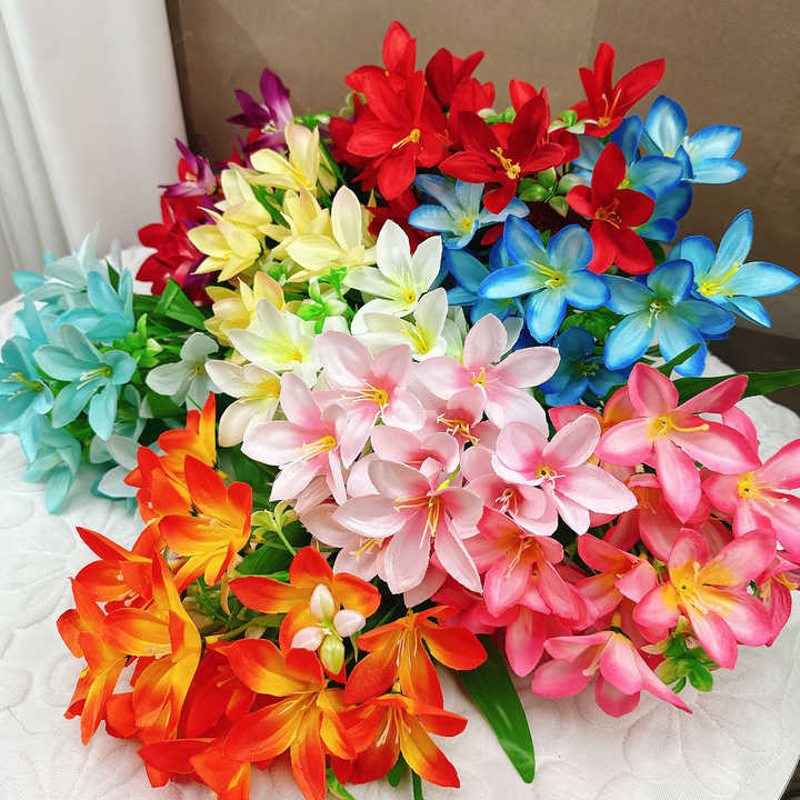 Manufacturers Direct Selling Artificial Lily Flower Bouquet Hot Sale Home Decoration Wedding Celebration Fake Flower Bouquet