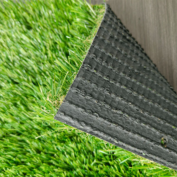 7700 Dtex PP/PE material Artificial Green Grass With 180 Stitch rate Per Metre and 3/8 inch guage