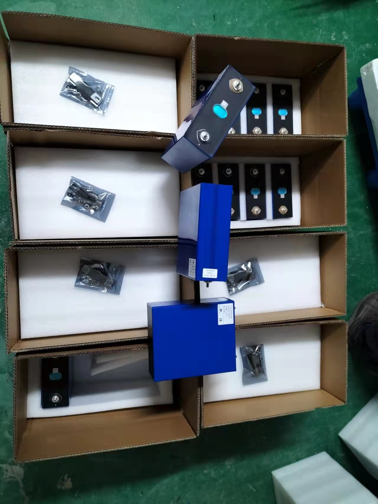 OEM ODM LiFePO4 Lithium Battery 3.2V 105AH LiFePO4 Prismatic Battery For Solar Energy Storage Lithium Battery Packs