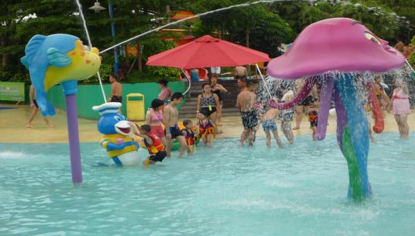 Fiberglass Fish Spray Park Water Equipment For Children / Kids Amusement Water