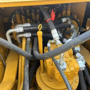 Low Operating Hours Fuel-Efficient CAT330D2 Excavator with Durable Undercarriage