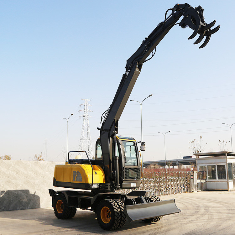 Bucket Large Red Digger Earth-Moving Machinery Large Compact Wheeled Excavator