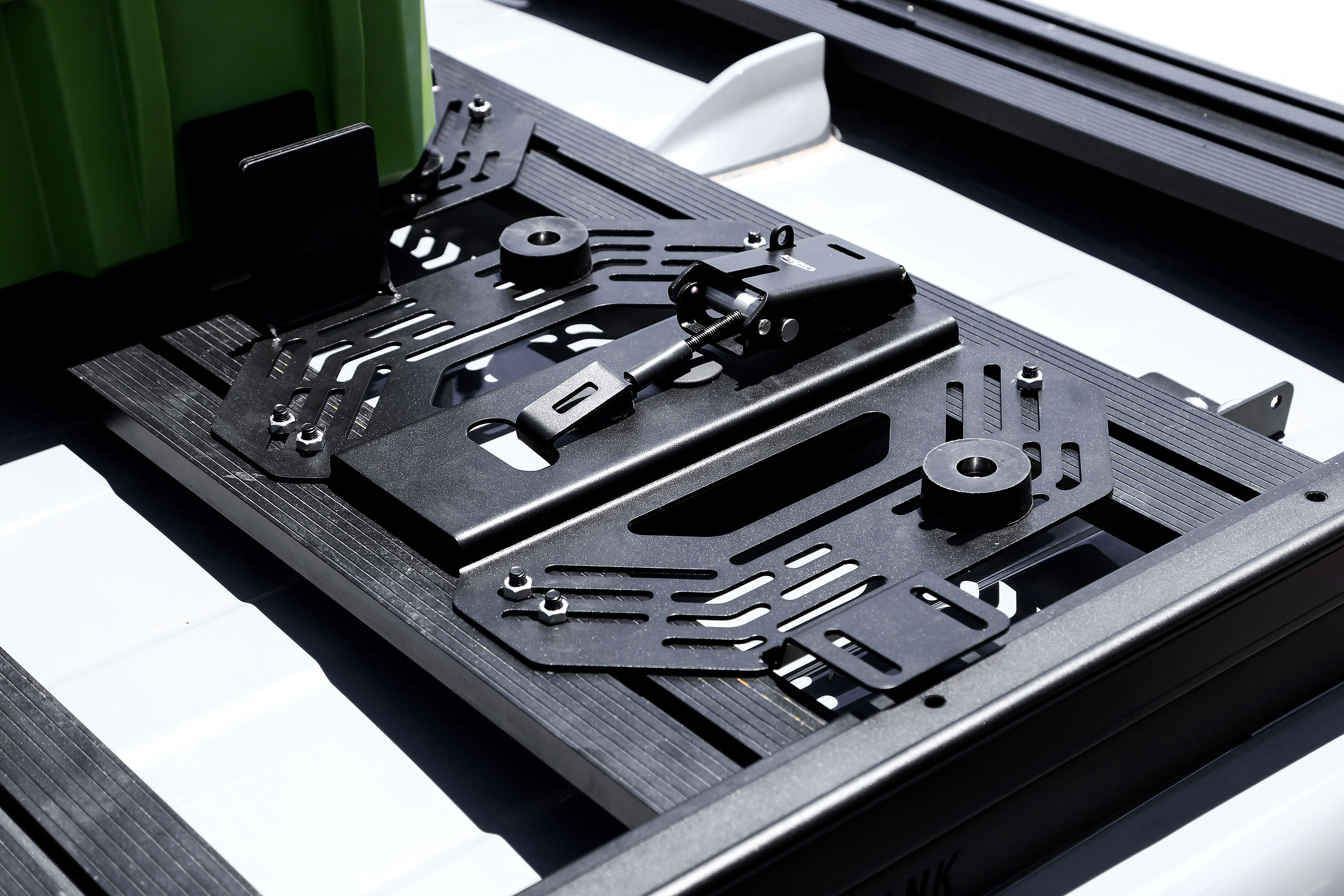 Green Rooftop Cargo Carrier Luggage Roof Rack Box OEM ODM