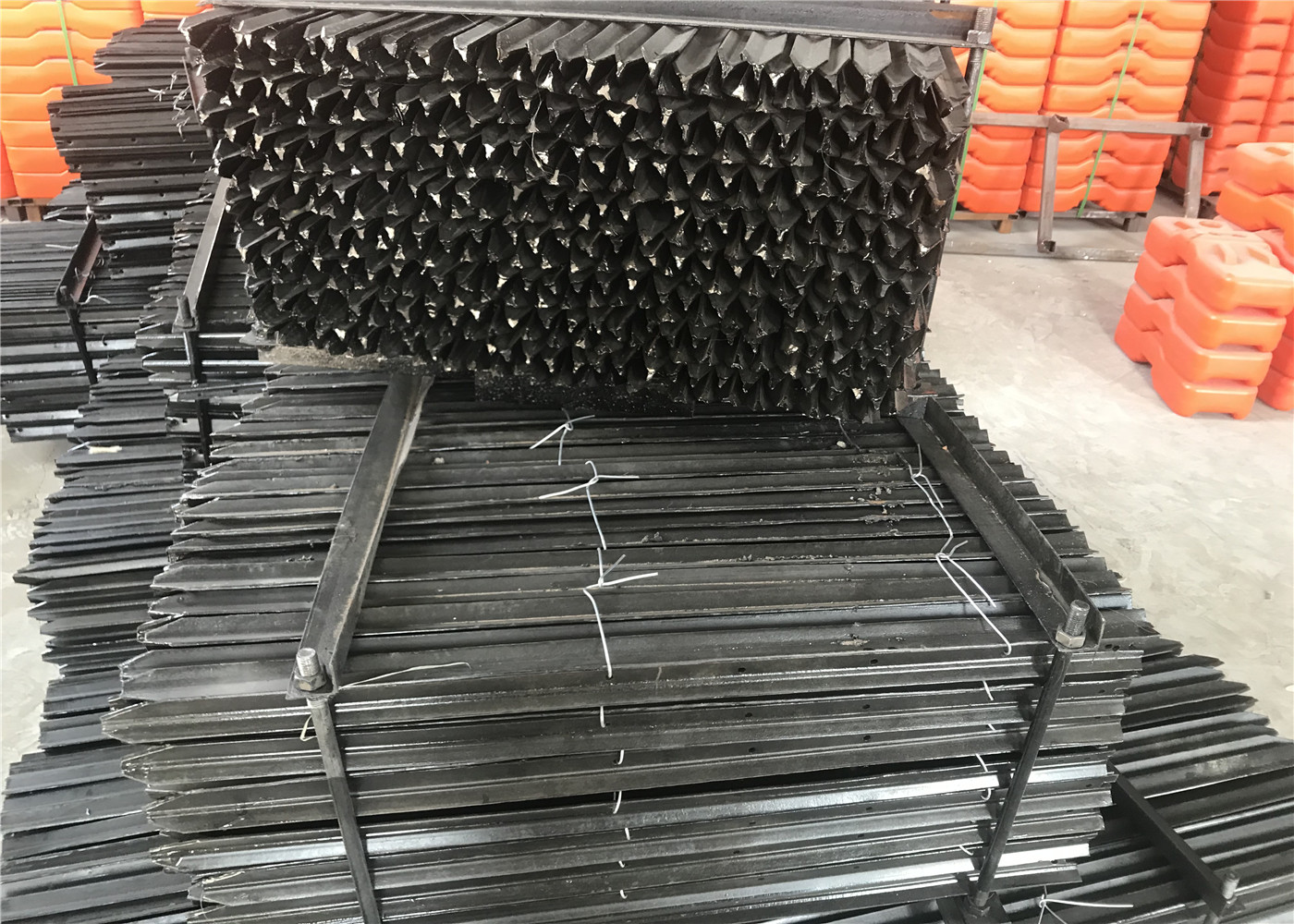 Bitumen /Hot Dipped Galvanized Star Picket 2100mm height 1.58kg /meter