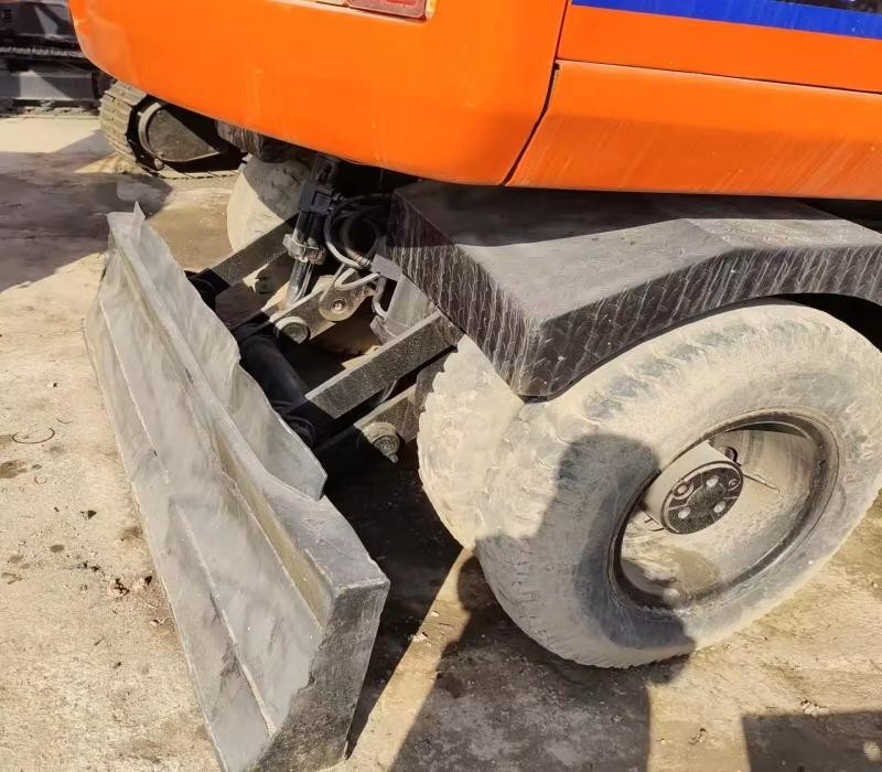 Doosan Machines Used In Excavation DX140W Second Hand Diggers