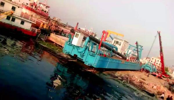 10inch discharge port,10m Digging Depth,22m Length,800Kw River Dredger Machine