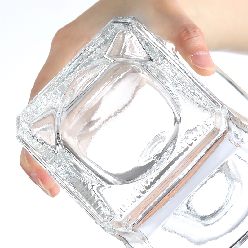 Customized Logo 700ml Glass Liquor Bottles for Your Distilled Beverages