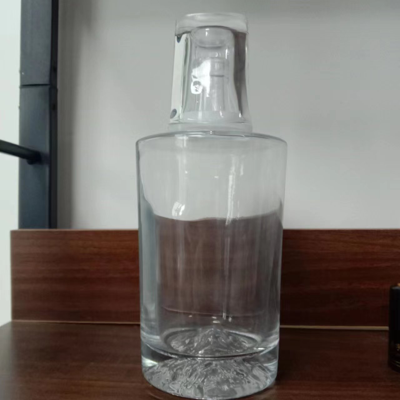 Rubber Stopper Sealing Type Perfume Bottle with Hot Stamping Surface Handling Design