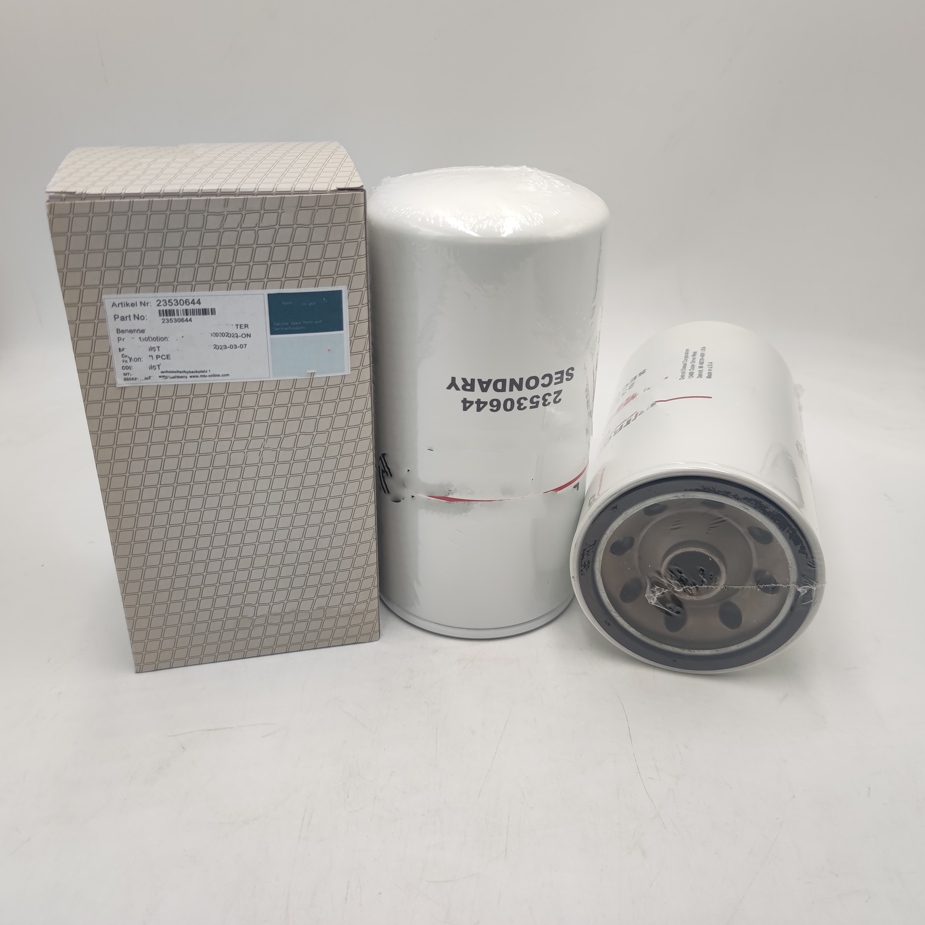 Automotive Engine Accessories Oil Filter 23530644 for Engineering Machinery Equipment