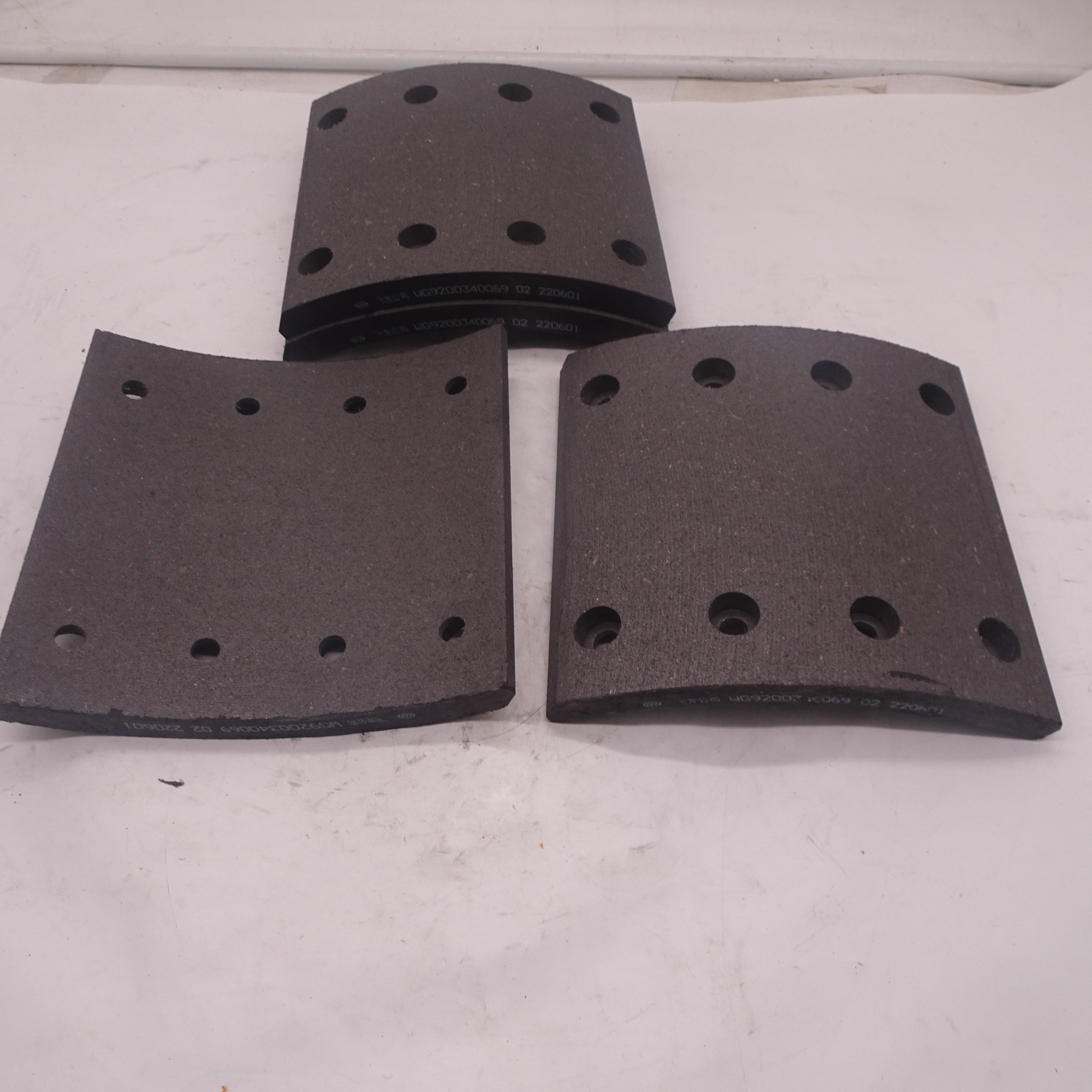 SINOTRUK Heavy Truck Parts Lifting brake pad WG9200340069 rear brake pads heavy truck parts brake pad