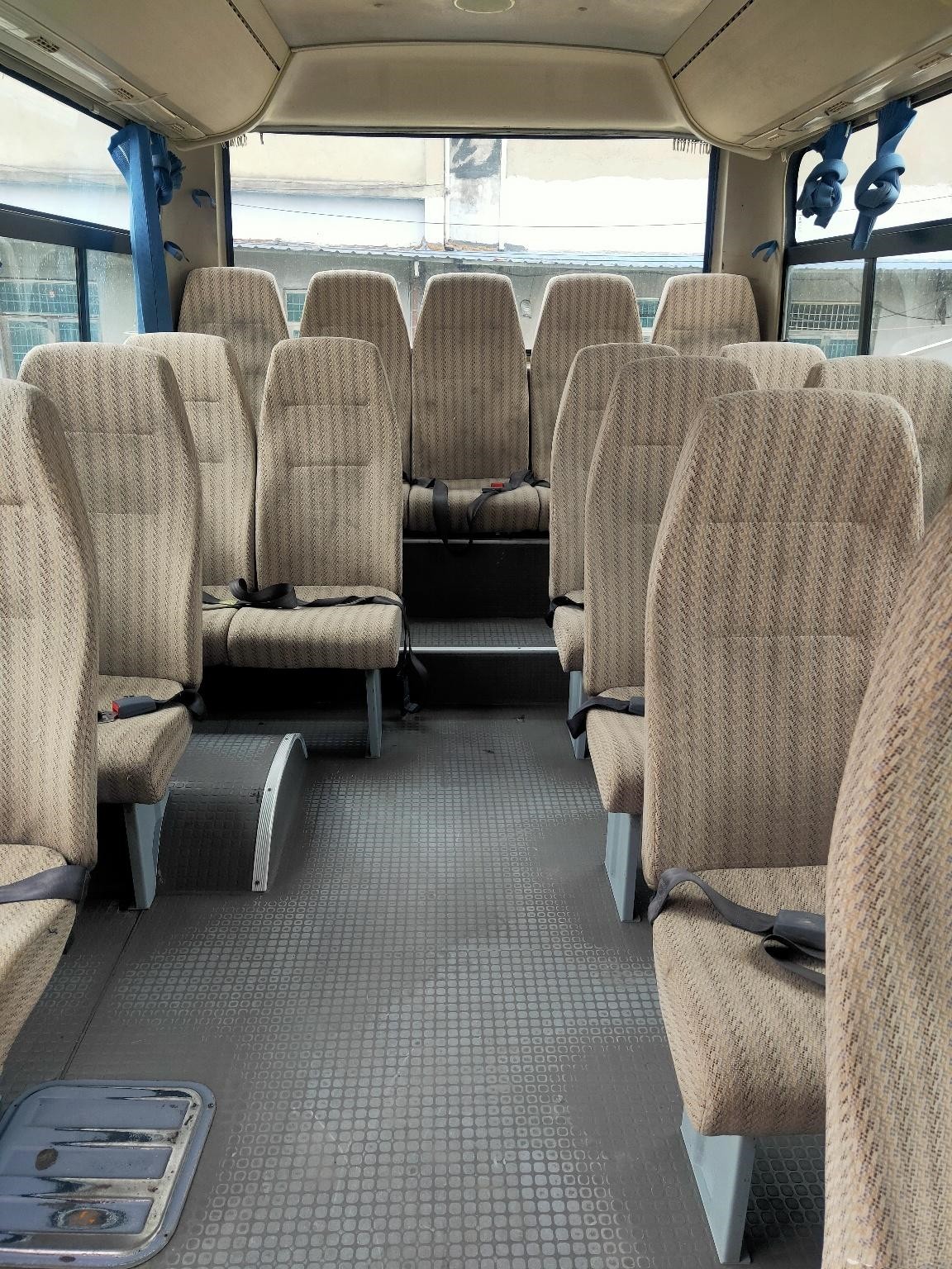 Second Hand Mini Used Yutong Bus ZK6609D2 19 Seats Front Engine Air Conditioner