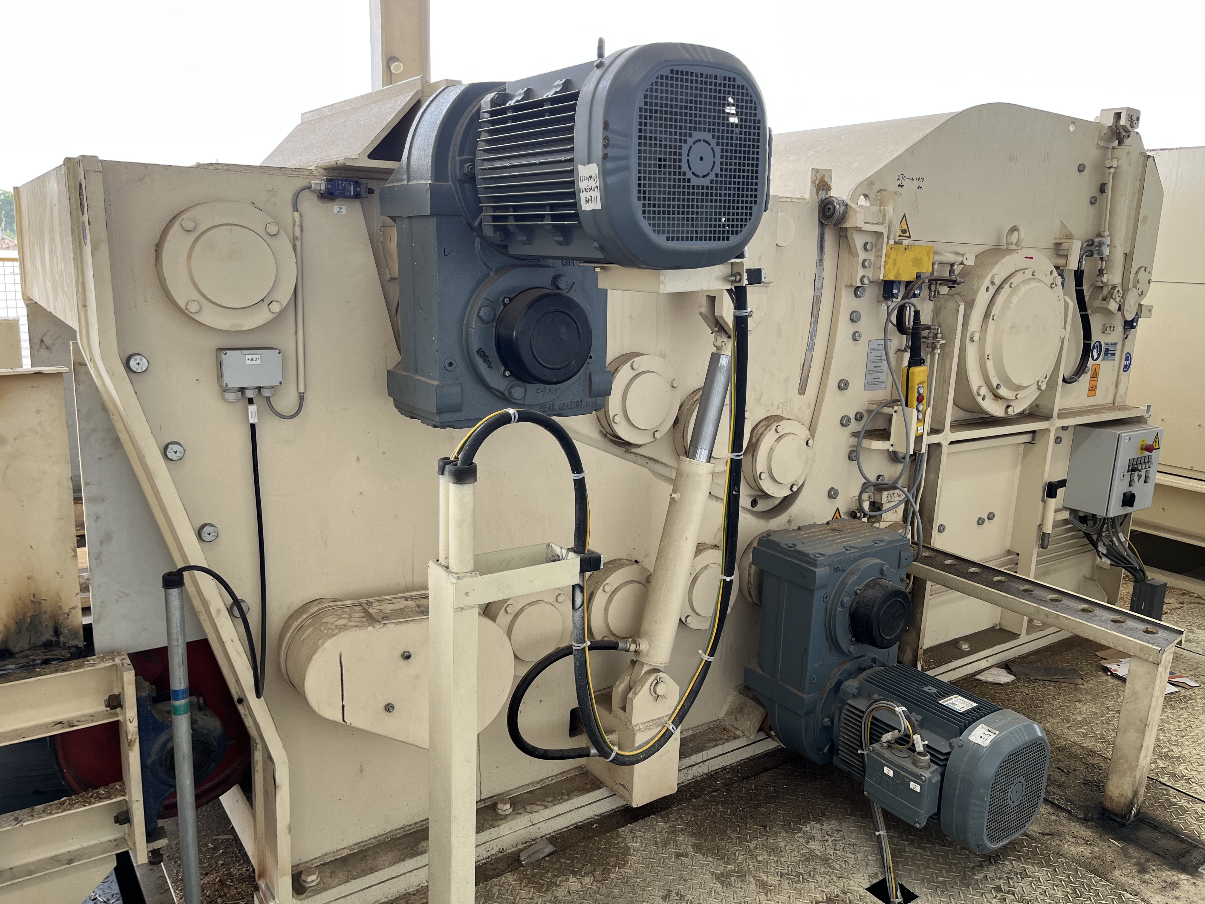 Urea Formaldehyde Particle Board Production Line With Capacity Of 110-500 M³/Day And Annual Wood Consumption Of 580-730 Kg/m3