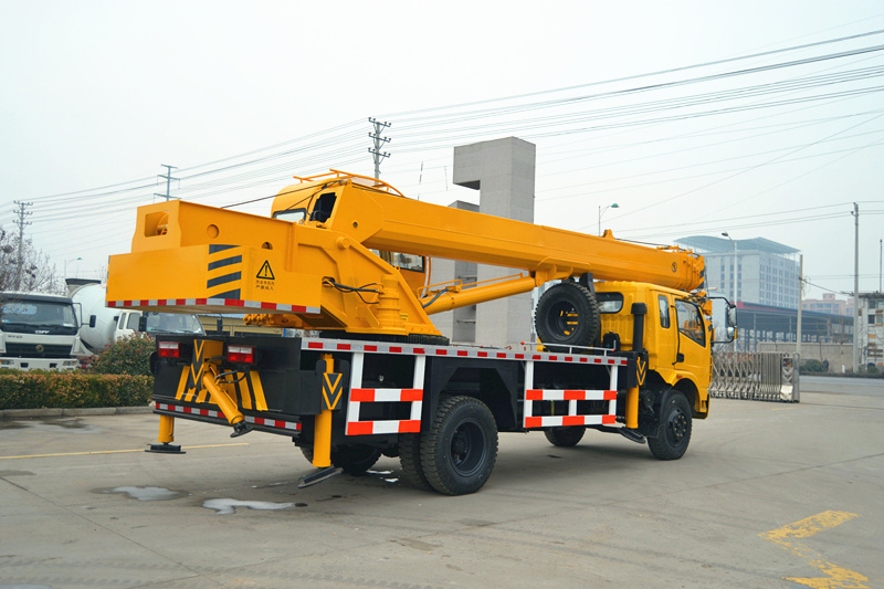 Hydraulic Straight Arm Boom Mobile Truck Crane 6 Ton For Construction Lifting Demands